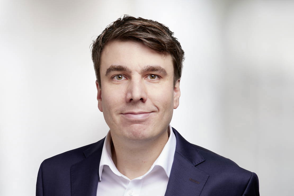 Patrick Dahm ohne Krawatte 1110x740px