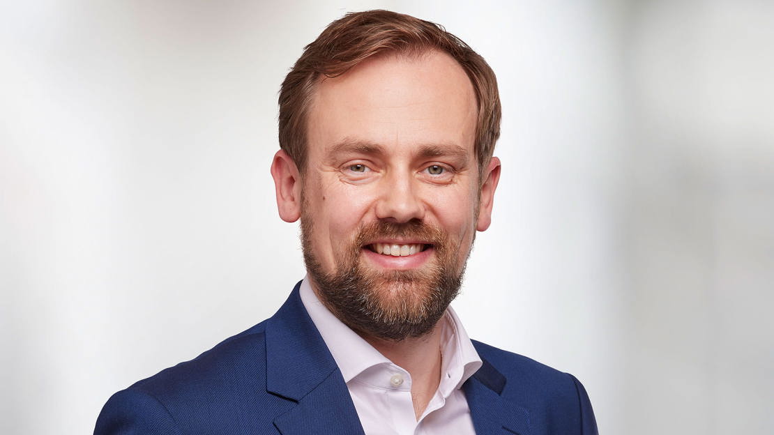 Robert-Bluhm-ohne-Krawatte_16zu9